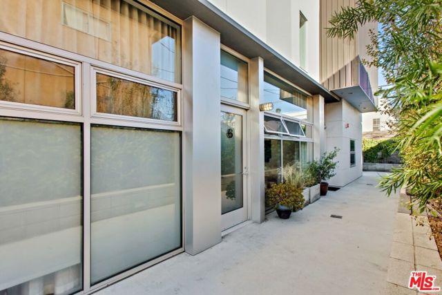 140 S Gramercy Place, Los Angeles CA: https://media.crmls.org/mediaz/43efde1c-6085-4a7d-af48-93b0f67c9455.jpg