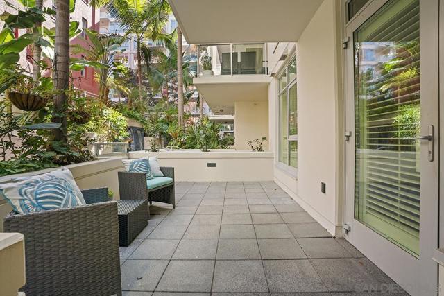1431 Pacific Hwy, San Diego CA: https://media.crmls.org/mediaz/43f029bd-39c2-451c-8747-169f32f0be1f.jpg