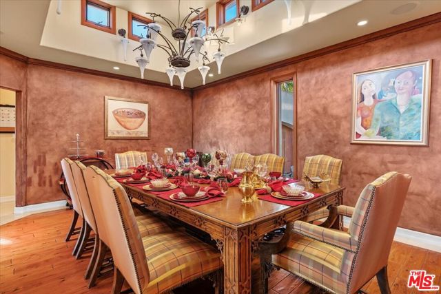 1740 Carla, Beverly Hills CA: https://media.crmls.org/mediaz/43f0524f-e092-421f-b4e7-b28e4cb5d1d0.jpg