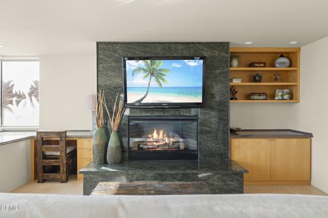 3629 Ocean Drive, Oxnard CA: https://media.crmls.org/mediaz/43f0a27b-cf97-4ea0-b1b5-f29cc4eace7d.jpg