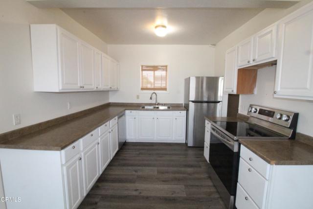 3289 Ocean Drive, Oxnard CA: https://media.crmls.org/mediaz/43f0d835-e4a2-4229-8d58-c8cc0dbef706.jpg