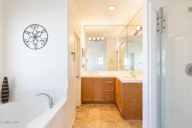 2918 Estilita Way, Simi Valley CA: https://media.crmls.org/mediaz/43f1355a-1da5-4421-a57a-11b963fc4b34.jpg