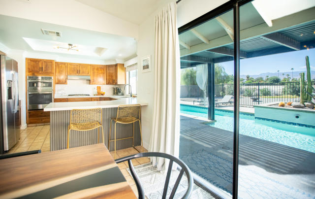 43725 Texas Avenue, Palm Desert CA: https://media.crmls.org/mediaz/43f13966-3a45-4376-a1ab-a22ade95ab59.jpg