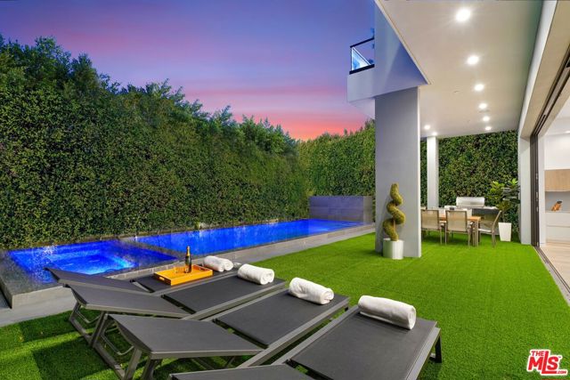 832 N Sierra Bonita Avenue, Los Angeles CA: https://media.crmls.org/mediaz/43f1eb14-d076-4665-b125-38eddb7ed458.jpg