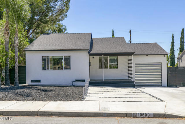 Detail Gallery Image 1 of 30 For 10609 Fernglen Ave, Tujunga,  CA 91042 - 2 Beds | 1 Baths