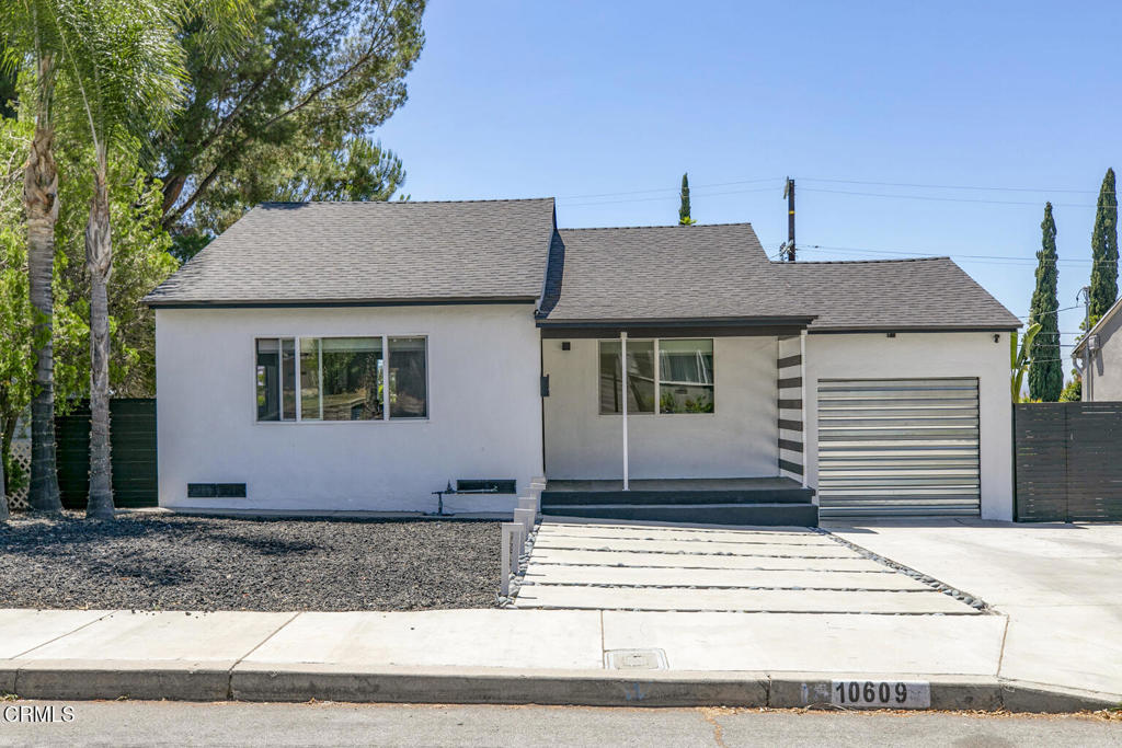10609 Fernglen Avenue