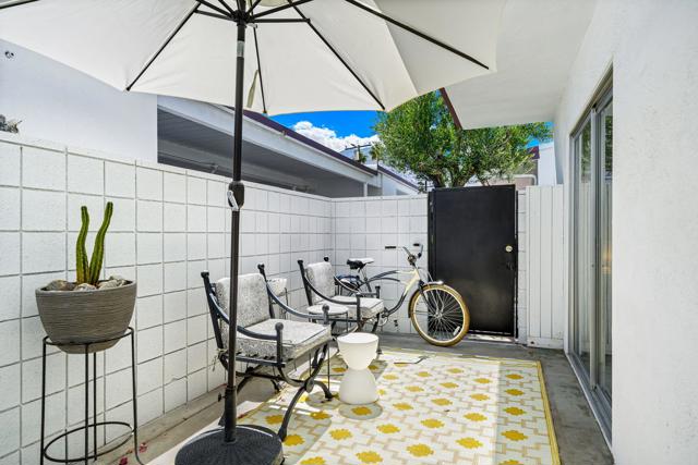 1943 E Tachevah Drive, Palm Springs CA: https://media.crmls.org/mediaz/43f2967b-da2a-43f5-9f62-5685ee264e70.jpg