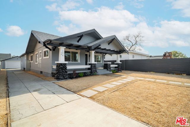 1050 W 48th Street, Los Angeles CA: https://media.crmls.org/mediaz/43f2e6c0-bf61-45a1-8d04-9f62c1f35f3e.jpg