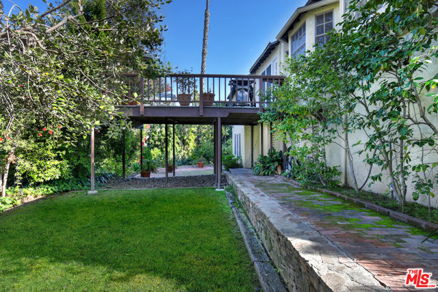 15213 Del Gado Drive, Sherman Oaks CA: https://media.crmls.org/mediaz/43f2eac1-c6b9-4e58-8f14-e1dbb2d61854.jpg