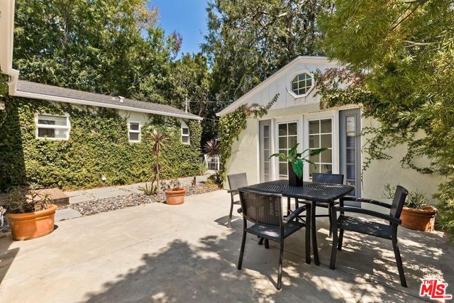 4208 Jasmine Avenue, Culver City CA: https://media.crmls.org/mediaz/43f38d12-e102-45cc-9865-354a6bedee27.jpg