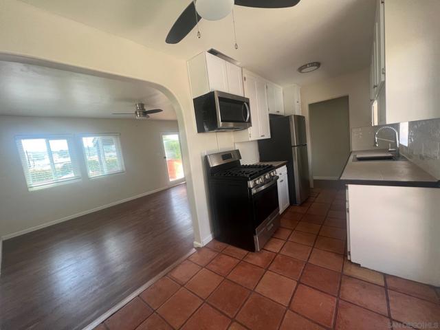 Image 4 of 9 For 5520 Riley St.