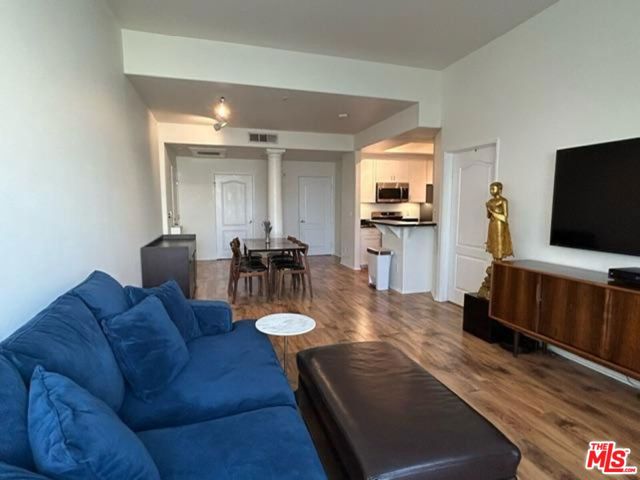 4060 Glencoe Avenue, 319 photo 3