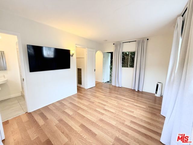 628 N Westbourne Drive, West Hollywood CA: https://media.crmls.org/mediaz/43f526db-d2b5-46dd-855b-b51000d894b6.jpg