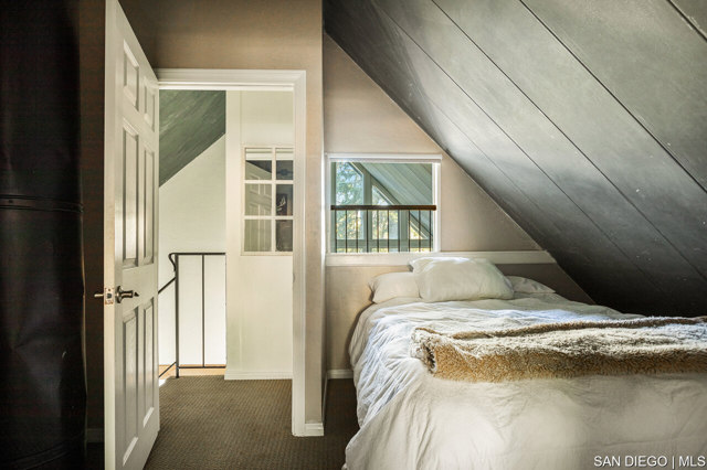 147 State Highway 173, Lake Arrowhead CA: https://media.crmls.org/mediaz/43f53d21-1c41-4ede-a696-82c357071bc0.jpg