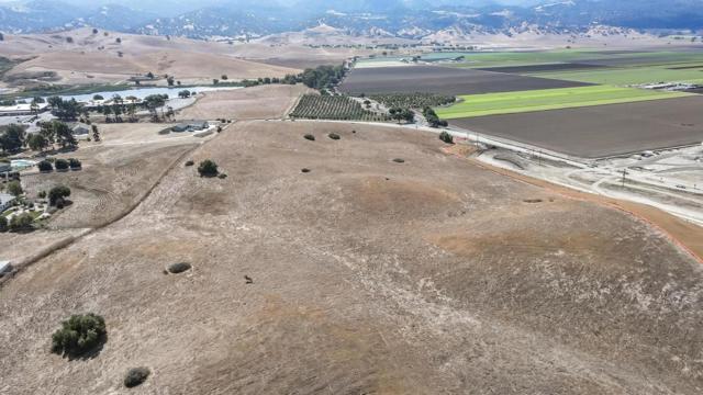 0 Union Road, Hollister CA: https://media.crmls.org/mediaz/43f556f9-a2f6-45f8-94dd-ba57149a0088.jpg
