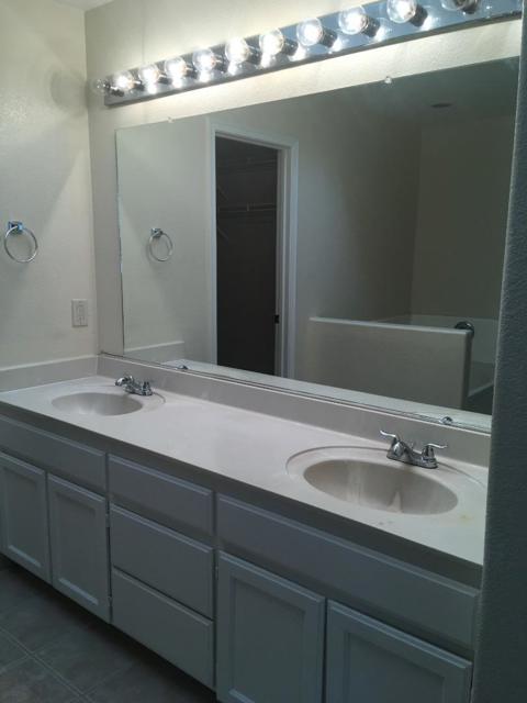 1109 Elmsford Way, Salinas CA: https://media.crmls.org/mediaz/43f59ccb-b44e-42cd-92e9-94e664d2c756.jpg