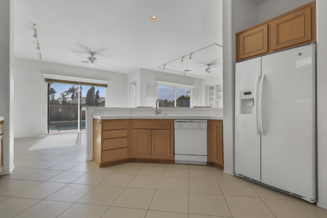 1041 E ViA San Dimas Road, Palm Springs CA: https://media.crmls.org/mediaz/43f59ff6-b254-4714-bb2d-d4b5a2afae41.jpg