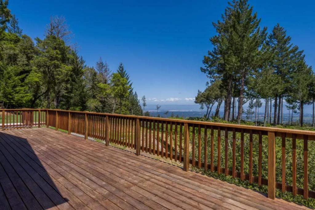 16501 Skyline Boulevard