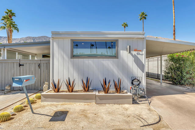 69 Nile Street, Palm Springs CA: https://media.crmls.org/mediaz/43f665f1-39a1-4552-81cb-ecad70118049.jpg