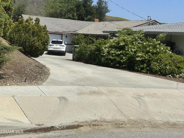 26005 Adamor Road, Calabasas CA: https://media.crmls.org/mediaz/43f6ca82-718d-4129-adfb-120e4430a4f7.jpg