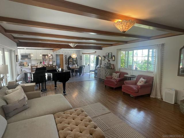 1706 Grandview St., Oceanside CA: https://media.crmls.org/mediaz/43f70ff9-17c6-41ea-bdaa-fe9f91f1a79c.jpg