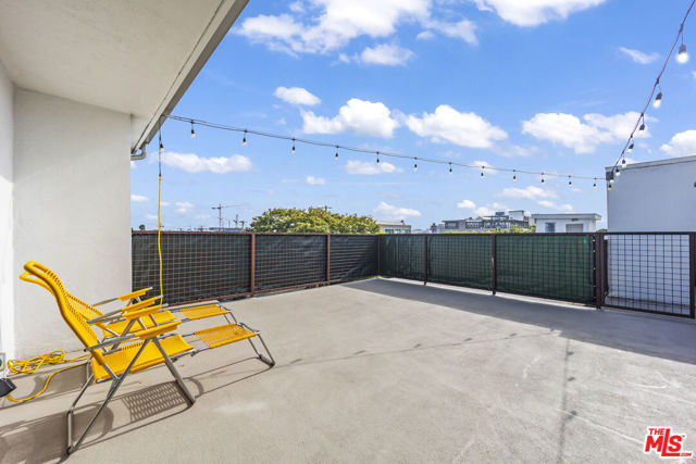 1254 9th Street, Santa Monica CA: https://media.crmls.org/mediaz/43f718d8-2b95-45cf-80af-f3e5a51c455d.jpg