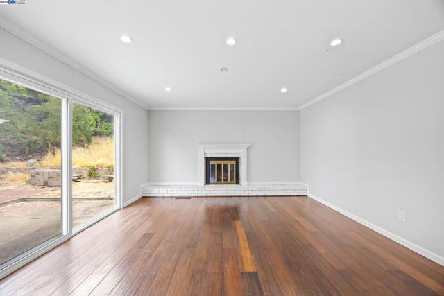 4321 Kingswood Dr, Concord CA: https://media.crmls.org/mediaz/43f71ad8-2da4-4235-a3f9-6aefaf316e3f.jpg