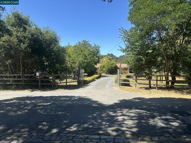 120 Sexton Rd, Sebastopol CA: https://media.crmls.org/mediaz/43f73854-c9c8-465a-ad98-790c4efbbc8f.jpg