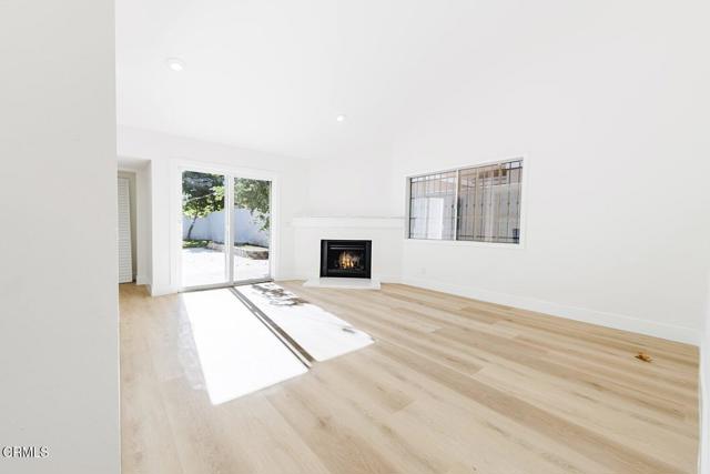 Detail Gallery Image 11 of 24 For 19314 Valerio St, Reseda,  CA 91335 - 3 Beds | 2/1 Baths