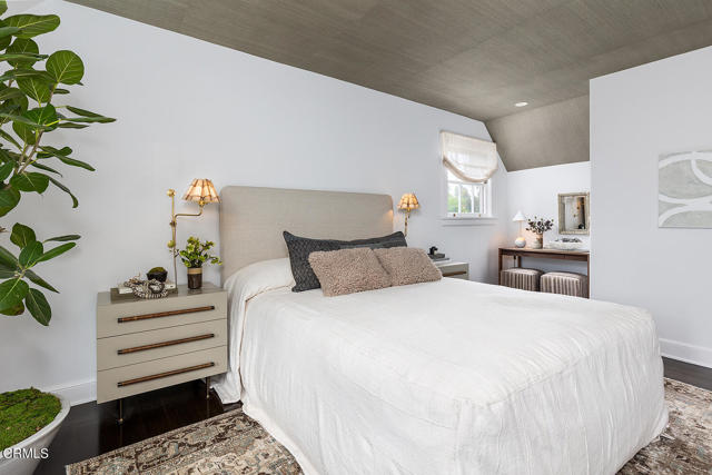3001 Lombardy Road, Pasadena CA: https://media.crmls.org/mediaz/43f91611-66ad-44ac-840f-d59fd4a1868f.jpg
