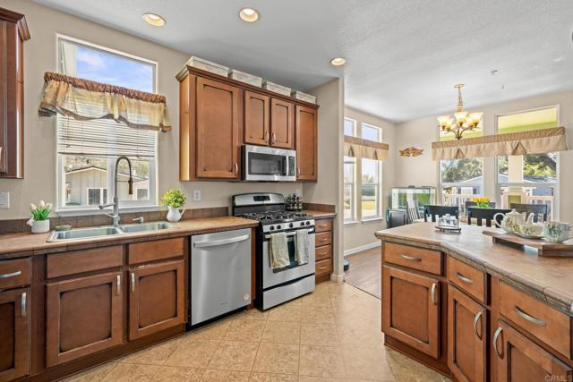 Detail Gallery Image 5 of 22 For 2239 Black Canyon Rd, Ramona,  CA 92065 - 3 Beds | 2 Baths