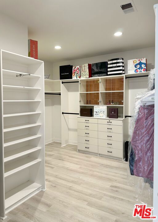 723 10th Street, Santa Monica CA: https://media.crmls.org/mediaz/43f97c48-5336-4e48-9a4c-ff3f38387911.jpg