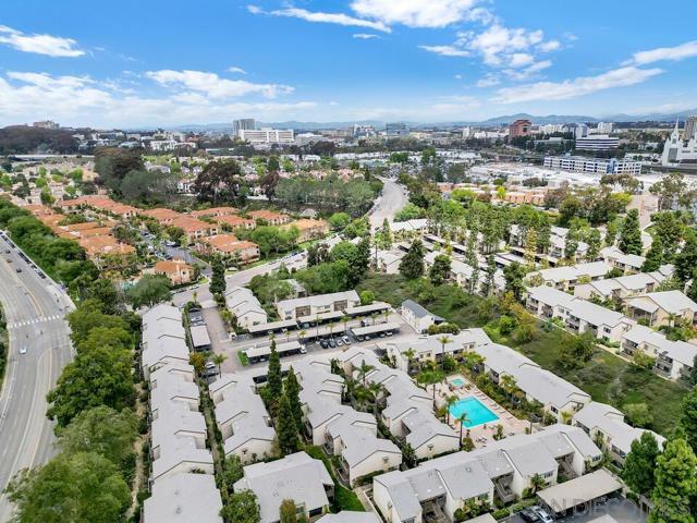 8644 Via Mallorca, La Jolla CA: https://media.crmls.org/mediaz/43f9ea3c-a97d-4d47-84f2-b78a0b856223.jpg