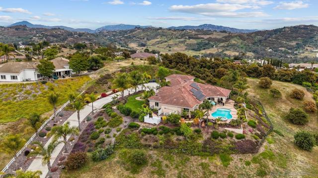 2224 Dos Lomas, Fallbrook CA: https://media.crmls.org/mediaz/43f9fc52-4414-412f-8c0e-561c7ed80bcf.jpg