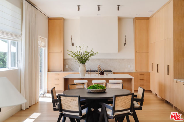 4508 Vesper Avenue, Sherman Oaks CA: https://media.crmls.org/mediaz/43fa30b8-3e89-4ce8-8db6-34dc91a0c1aa.jpg