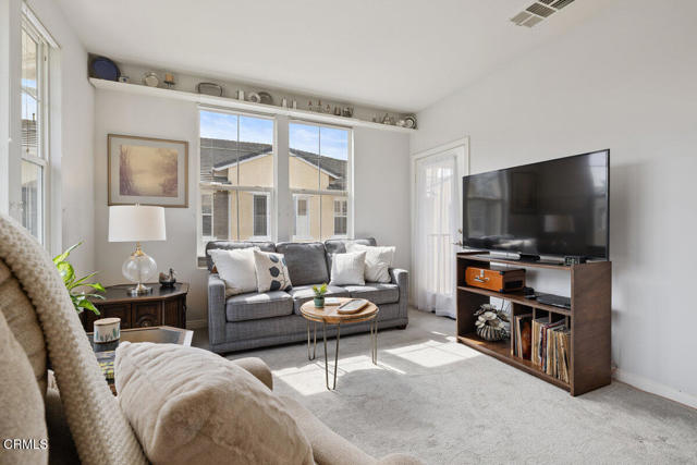 1740 TANAGER Street, Ventura CA: https://media.crmls.org/mediaz/43fa9200-b8f4-4768-85ec-b27ecf8063c5.jpg