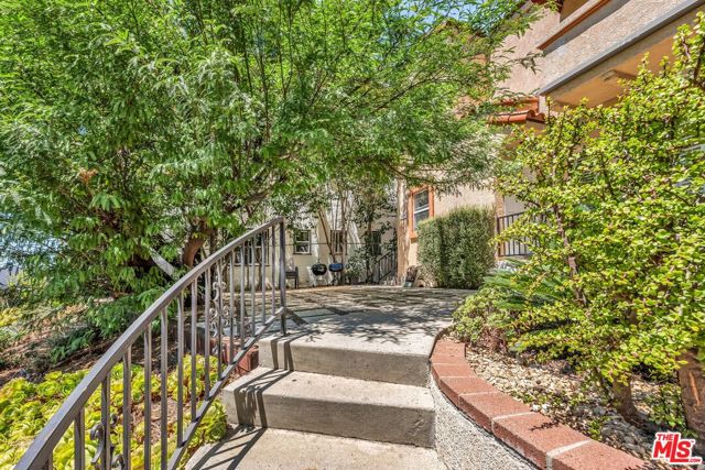 1073 S Mansfield Avenue, Los Angeles CA: https://media.crmls.org/mediaz/43fa92fd-671e-4358-864d-0459f69c4b56.jpg