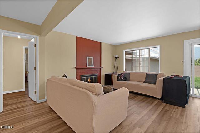 Detail Gallery Image 6 of 41 For 1127 Douglas Ave, Oxnard,  CA 93030 - 4 Beds | 2 Baths