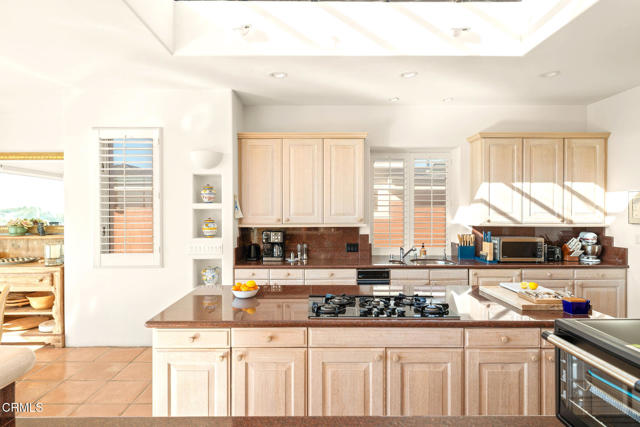 1571 Mandalay Beach Road, Oxnard CA: https://media.crmls.org/mediaz/43fbd57a-eb03-4846-9d39-7fa3e2b0e515.jpg