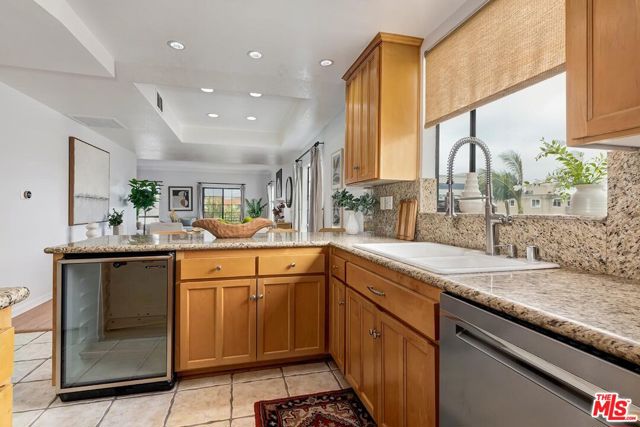 11827 Goshen Avenue, Los Angeles CA: https://media.crmls.org/mediaz/43fc2ae4-d169-4bc1-964f-02fcc06abd91.jpg
