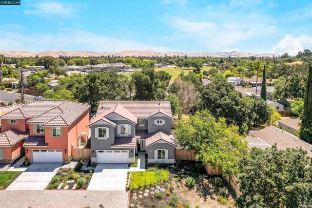 2722 Cowell Rd, Concord CA: https://media.crmls.org/mediaz/43fd3427-2d05-4209-a31d-e5ca1674f884.jpg