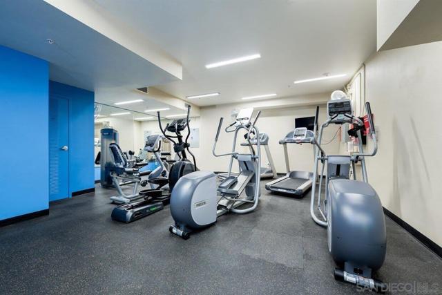450 J St, San Diego CA: https://media.crmls.org/mediaz/43fdbe79-f4b4-4c8a-abdb-009ee7885109.jpg