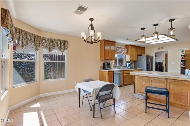 Detail Gallery Image 12 of 46 For 5813 Ragusa Ln, Bakersfield,  CA 93308 - 3 Beds | 2 Baths