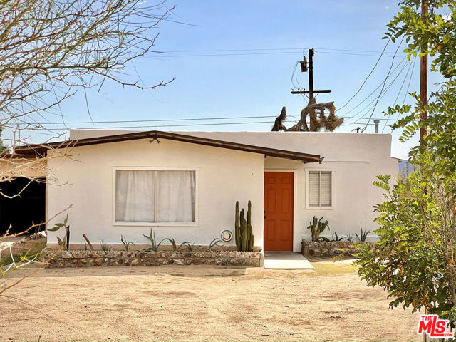 6391 Ruth Drive, Yucca Valley CA: https://media.crmls.org/mediaz/43fe02b4-f468-47f0-9fb9-c9eaf0173c81.jpg