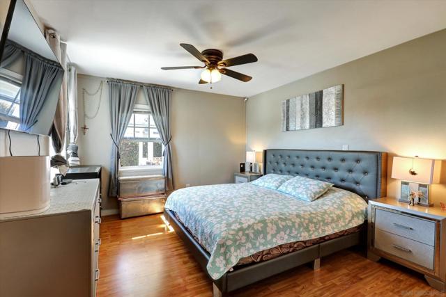 5238 Cervantes Ave, San Diego CA: https://media.crmls.org/mediaz/43fe209c-8aff-4551-aee3-d8f73237503f.jpg