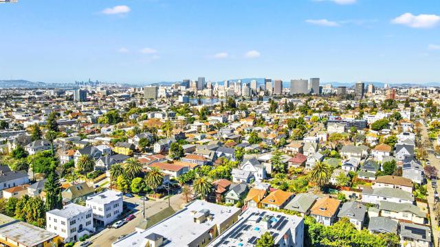 1206 E 23rd St, Oakland CA: https://media.crmls.org/mediaz/43ff065d-6a0e-40a0-9057-d1363349e655.jpg