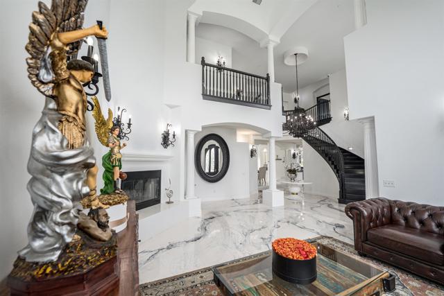 733 CLAYBURN CT, Alpine CA: https://media.crmls.org/mediaz/43ff7d53-b4c1-4c66-b3eb-17e43e76c980.jpg