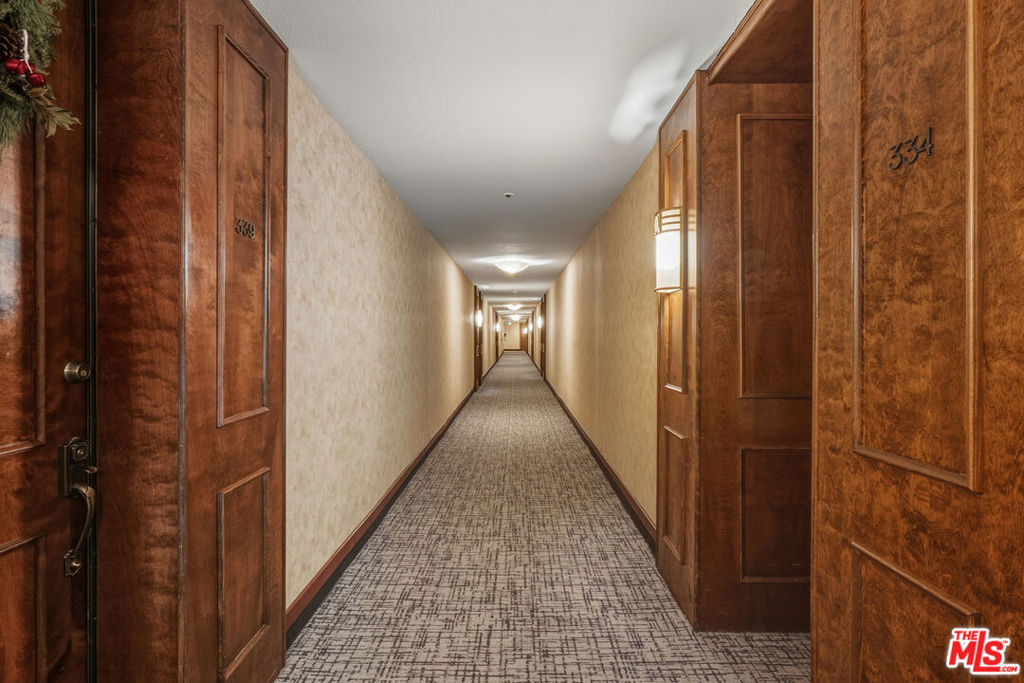 https://media.crmls.org/mediaz/43ff7e14-8d06-4ae2-82e2-5ba79db82810.jpg?preset=X-Large