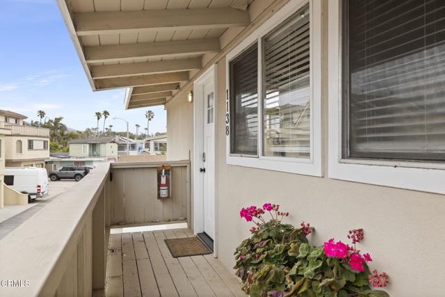1132 1142 Pittsfield Lane, Ventura CA: https://media.crmls.org/mediaz/43ffaed6-8300-4fbd-beed-381394035cac.jpg