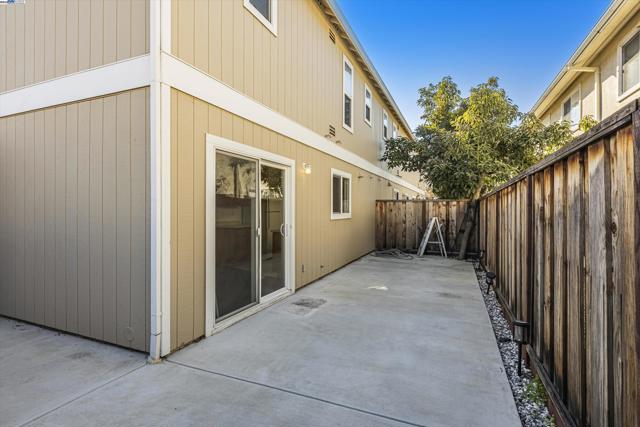 Image 28 of 34 For 20363 Royal Ave